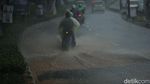 Hati-hati di Jalan, Cuaca Ekstrem di Jakarta Hingga Awal Februari