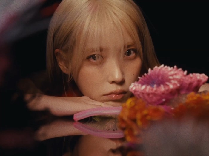 Mood film album terbaru IU The Winning.