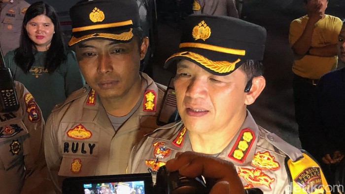 Kapolresta Padang, Kombes Ferry Harahap saat memberikan update korban ledakan SPH Padang (M Afdal Afrianto/detikSumut)
