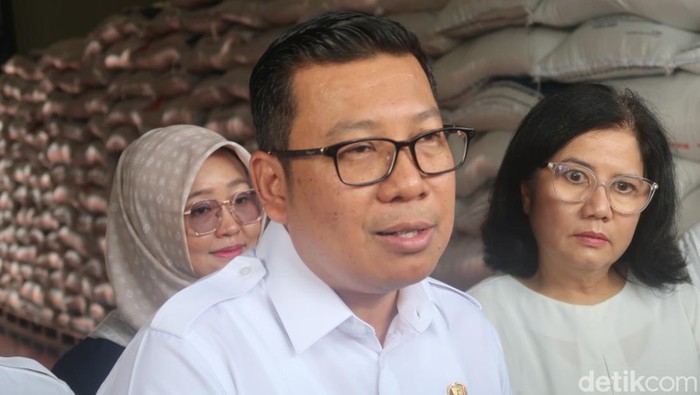 Kepala Badan Pangan Nasional/National Food Agency (NFA) Arief Prasetyo Adi di Gudang Bulog, Sendangsari, Kapanewon Pajangan, Kabupaten Bantul, DIY, Selasa (30/1/2024).