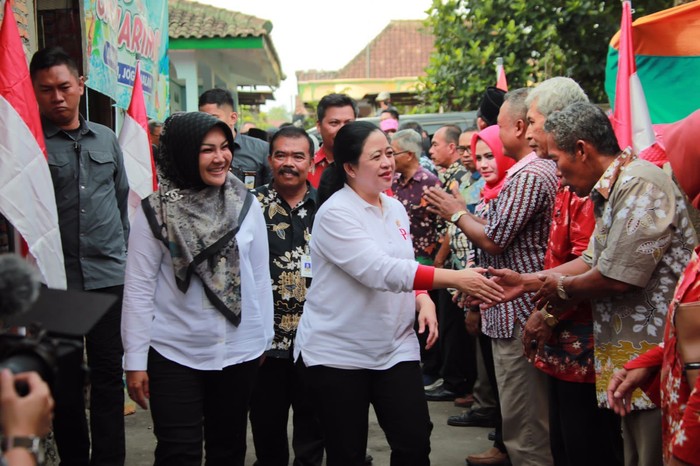 Ketua DPR RI Puan Maharani meninjau sentra produksi gerabah di Dukuh Pagerjurang, Desa Melikan, Kecamatan Wedi.