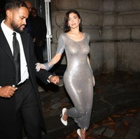 Kylie Jenner kembali tampil memesona di Paris Couture Fashion Week. Kali ini dia menghadiri fashion show brand Maison Margiela Couture Spring 2024 yang digelar di Paris, Prancis akhir pekan kemarin. Foto: Getty Images