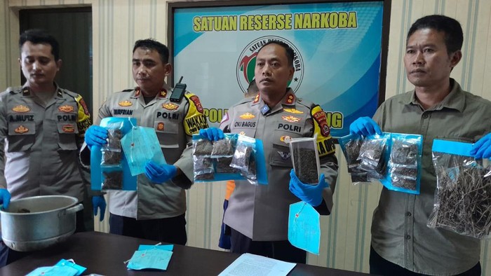 Konferensi pers di Polres Pandeglang (Aris/detikcom)