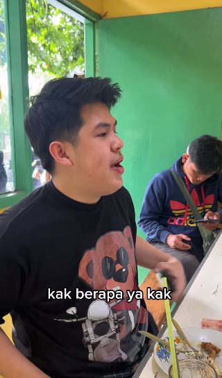 Baru pertama kali makan Warteg, pembuat konten ini takut tidak punya cukup uang