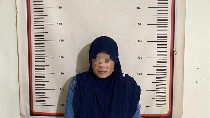 LA, ibu rumah tangga di Batam yang ditangkap karena penipuan investasi. (Dok Polsek Sekupang)