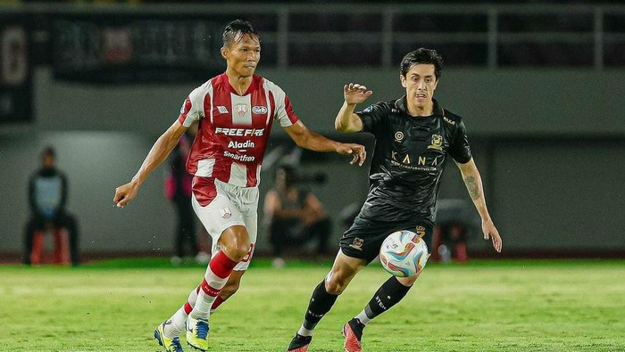 Laga Persis vs Madura United