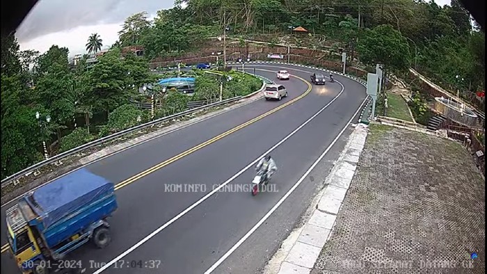 Tangkapan layar CCTV Diskominfo Gunungkidul Selasa (30/1/2024) pukul 17.04 WIB memperlihatkan kondisi lalu lintas jalan Jogja-Wonosari.