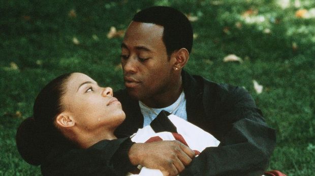 Cuplikan adegan dalam film Love and Basketball.