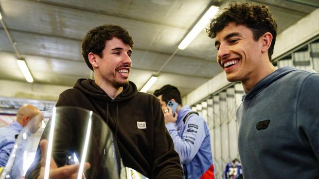 Marc Marquez dan Alex Marquez saat sesi tes WSBK