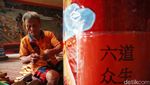 Melihat Persiapan Imlek di Vihara Bahtera Bhakti