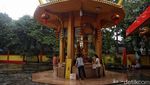 Melihat Persiapan Imlek di Vihara Bahtera Bhakti