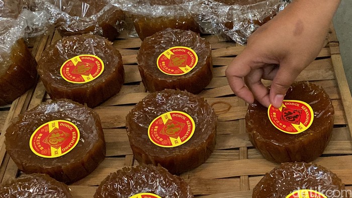 Menengok tempat produksi kue keranjang di Toko Asli Tek Kie TQ, Astanaanyar, Kota Bandung.