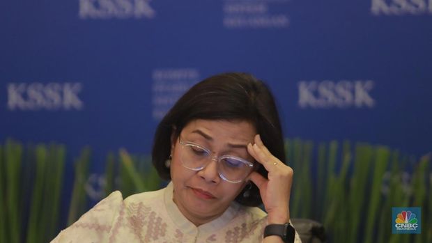 Menteri Keuangan, Sri Mulyani dalam acara Konferensi pers Hasil Rapat Berkala KSSK I Tahun 2024 di Kementerian Keuangan, Selasa (30/1/2024). (CNBC Indonesia/Muhammad Sabki)