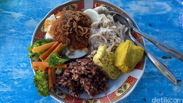 Menu makanan diet di Warung Bu Roby Surabaya.