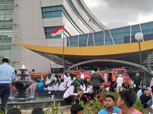 Pasien Dievakuasi Usai Ledakan di RS Semen Padang