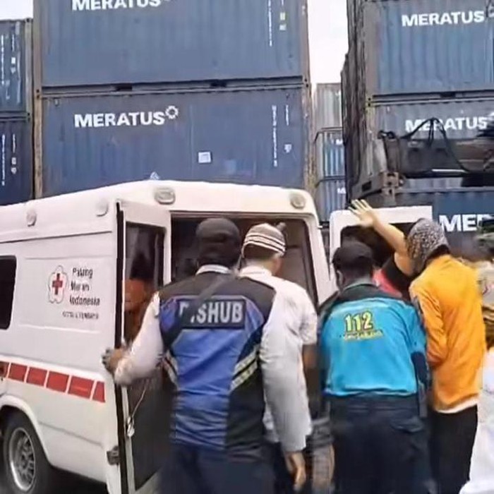 pekerja depo meratus tewas terlindas kalmar