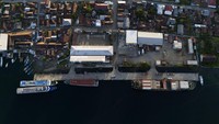 Pelabuhan tersebut merupakan salah satu pintu gerbang yang menunjang perekonomian di Kabupaten Halmahera Selatan dan disinggahi kapal tol laut sehingga memudahkan pendistribusian logistik barang ke berbagai daerah pulau terluar, terdepan, dan terpencil.
