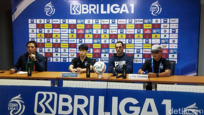 Pelatih PSIS Gilbert Agius
