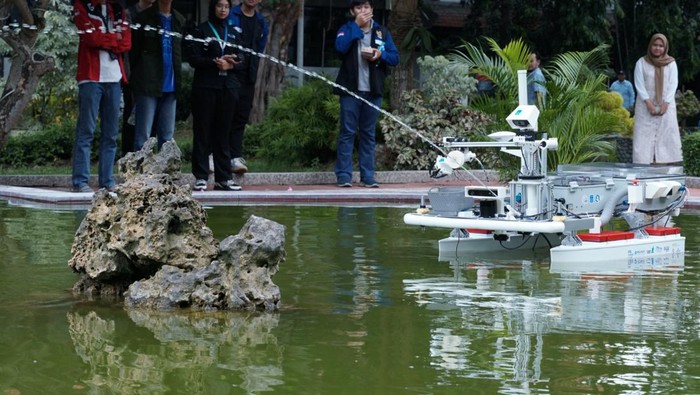 Kapal Nala Proteus 2.0 milik Tim Barunastra ITS yang akan diperlombakan pada ajang International Roboboat Competition (IRC) 2024 di Florida, Amerika Serikat