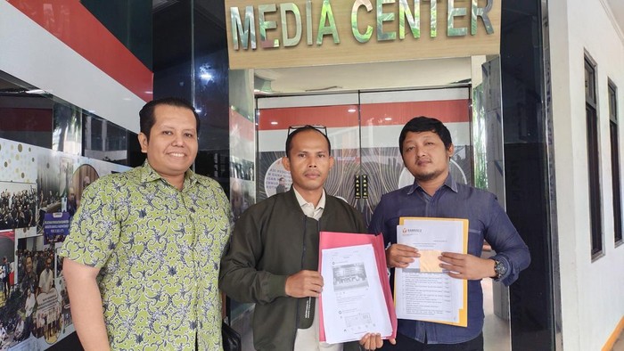 Pengacara Penjaga Pilar Konstitusi (P3K) melaporkan KPU Jember ke Bawaslu RI.