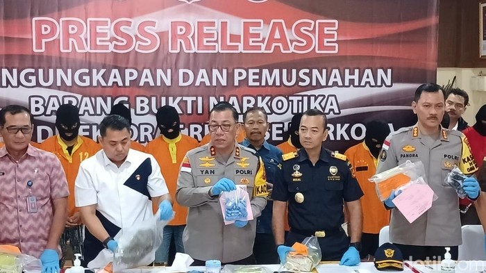 Pengungkapan dan pemusnakan barang bukti kasus narkoba di Polda Kepri. (Alamudin Hamapu/detikSumut)