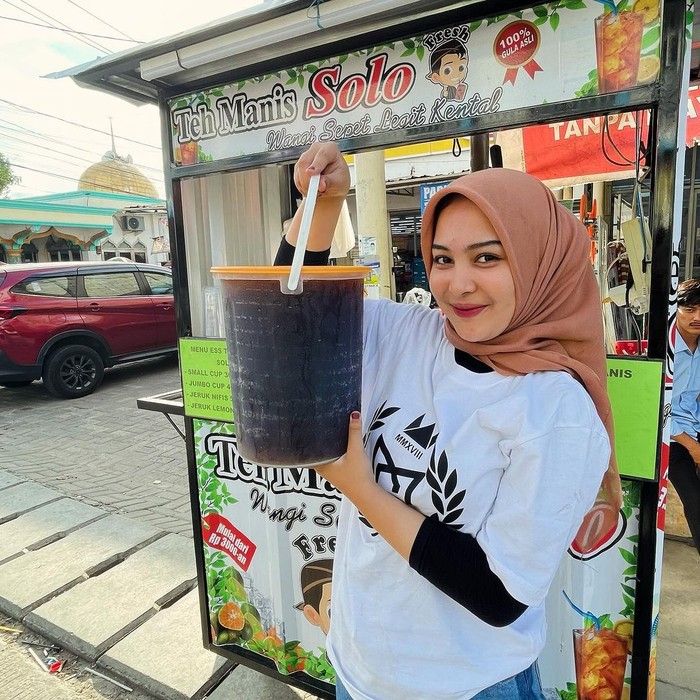 penjual es teh cantik di Cipondoh, Tangerang