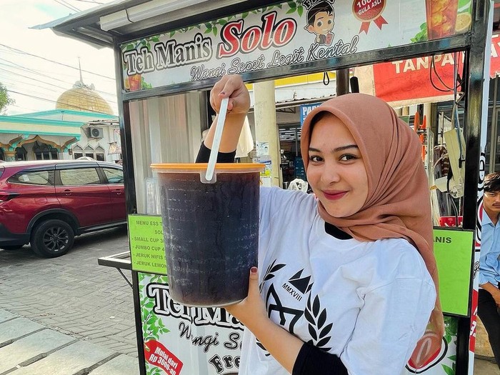 penjual es teh cantik di Cipondoh, Tangerang