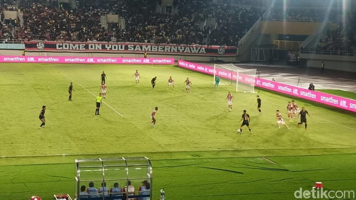 Laga Persis Solo melawan Madura United, di Stadion Manahan Solo Selasa (30/1/2024).