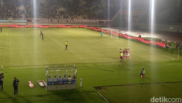 Laga Persis Solo melawan Madura United, di Stadion Manahan Solo Selasa (30/1/2024)