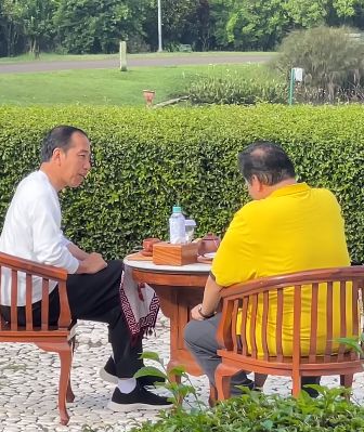 Akrab! Sederet Politisi Pamer Momen Makan Bareng Presiden