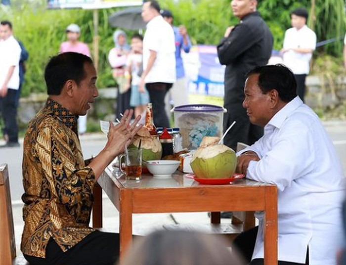 Akrab! Sederet Politisi Pamer Momen Makan Bareng Presiden