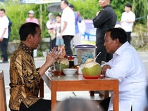 Akrab! Sederet Politisi Pamer Momen Makan Bareng Presiden