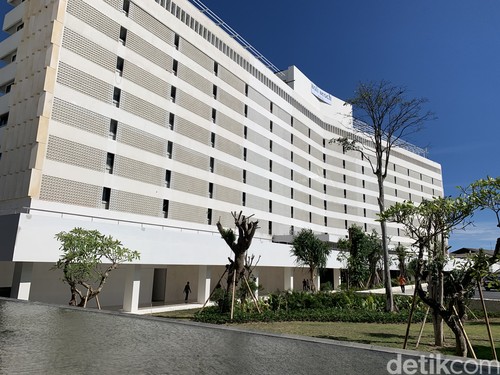 Potret depan The Meru (Hotel Grand Inna Bali Beach), Sanur, Denpasar, Selasa (30/1/2024). (Siti Mu’amalah)