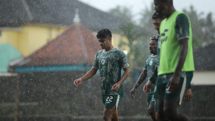 Latihan PSS Sleman di Lapangan Pakembinangun, Sleman, Jumat (26/1/2024).