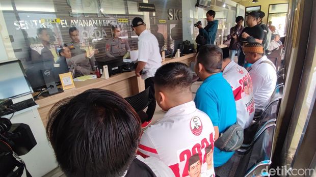 Relawan laporkan Butet Kartaredjasa ke Polda DIY, Selasa (30/1/2024)