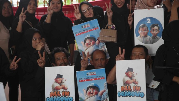 Wakil Komandan Golf Tim Kampanye Nasional (TKN) Sulaiman Haikal menerima deklarasi dukungan dari Relawan Pajajaran Prabowo Gibran di Kertanegara, Selasa (30/1/2024).