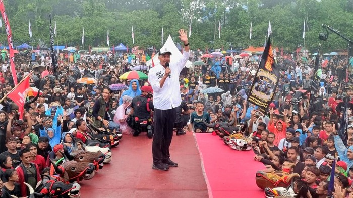 Ribuan masyarakat antusias untuk bertemu langsung Capres nomor urut 03 Ganjar Pranowo dalam kampanye akbar di Kota Malang.