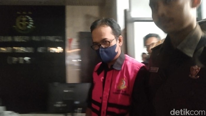 Salah satu tersangka kasus korupsi di Majalengka saat dieksekusi ke bui, Selasa (30/1/2024).