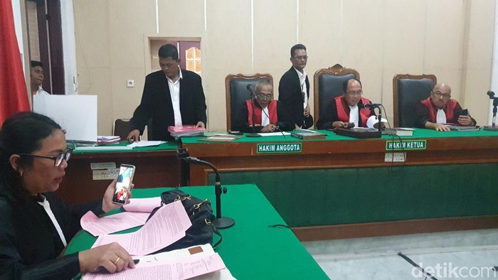 Sidang tuntutan 2 terdakwa kasus perdagangan satwa dilindungi, yakni Reza Heryadi dan Ramadhani digelar di PN Medan. (Goklas Wisely/detikSumut)