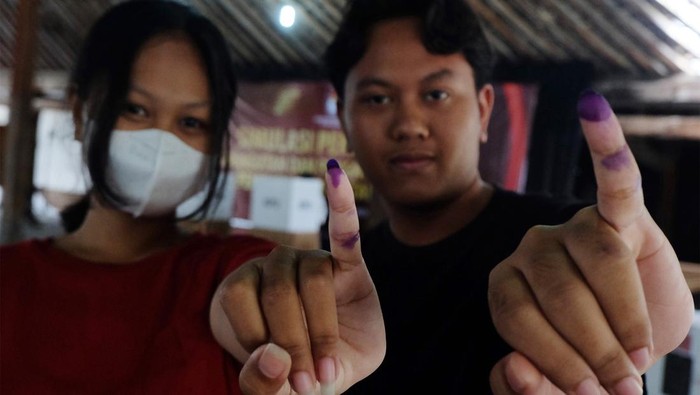 KPU menggelar simulasi pemungutan suara Pemilu 2024 di sejumlah daerah di Indonesia.