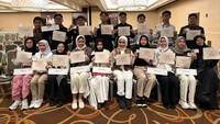 Kepala SMAI Al Azhar 1 Jakarta, Bahron Fathin, MA mengatakan, HMUN adalah kesempatan yang sangat penting bagi murid-murid SMA Islam Al Azhar 1 untuk dapat mendapatkan pengalaman internasional, membangun percaya diri, dan membuka wawasan global. Bahron menambahkan sebelum berkompetisi, calon delegasi biasa berlatih intensif selama 4-5 bulan untuk melatih kemampuan berbahasa Inggris secara verbal maupun tertulis. Hal ini dikarenakan selain dituntut mampu berfikir kritis, berdiplomasi, dan bernegosiasi terkait berbagai permasalahan global, para calon delegasi pun diminta untuk membuat karya tulis (position paper) sebelum acara sidang PBB dimulai. Foto: SMA Al Azhar 1 Jakarta