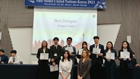 Sebelumnya, sekolah ini sempat berpartisipasi dalam Yale Model United Nations (MUN) 2023 yang diselenggarakan November 2023 di Seoul, Korea Selatan. Foto: SMA Al Azhar 1 Jakarta