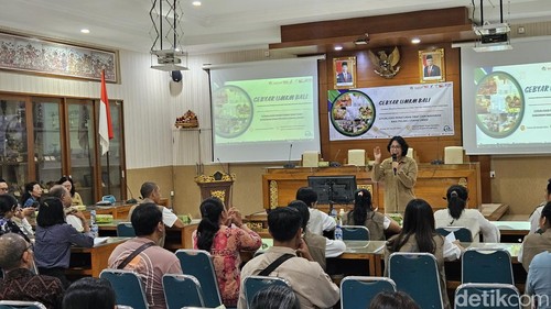 BPOM Denpasar menyosialisasikan peraturan bagi pelaku UMKM wilayah Bali timur di Gedung Praja Mandala, Kantor Bupati Klungkung, Selasa (30/1/2024). (Foto : Putu Krista/detikBali).