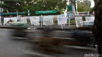 Spanduk buatan sendiri itu dibuat oleh pendukung Anies-Muhaiman secara mandiri.  