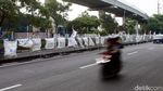 Spanduk AMIN dari Karung Penuhi Kawasan Taman Mini