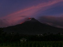 Potret Gunung Lewotobi yang Statusnya Turun Jadi Siaga