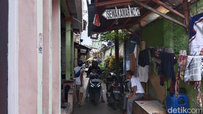 Suasana di Gang RS Mata, Kota Bandung.