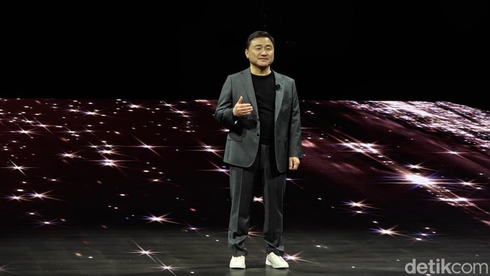 TM Roh, President and Head of Mobile eXperience Business Samsung Electronics