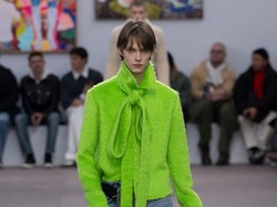 Foto: Tren Dasi Pria 2024, Model Pita Dramatis Hingga Panjang Menjuntai