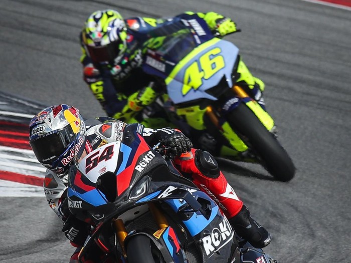 Valentino Rossi geber Yamaha R1 di sesi tes WSBK Valentino Rossi geber Yamaha R1 di sesi tes WSBK